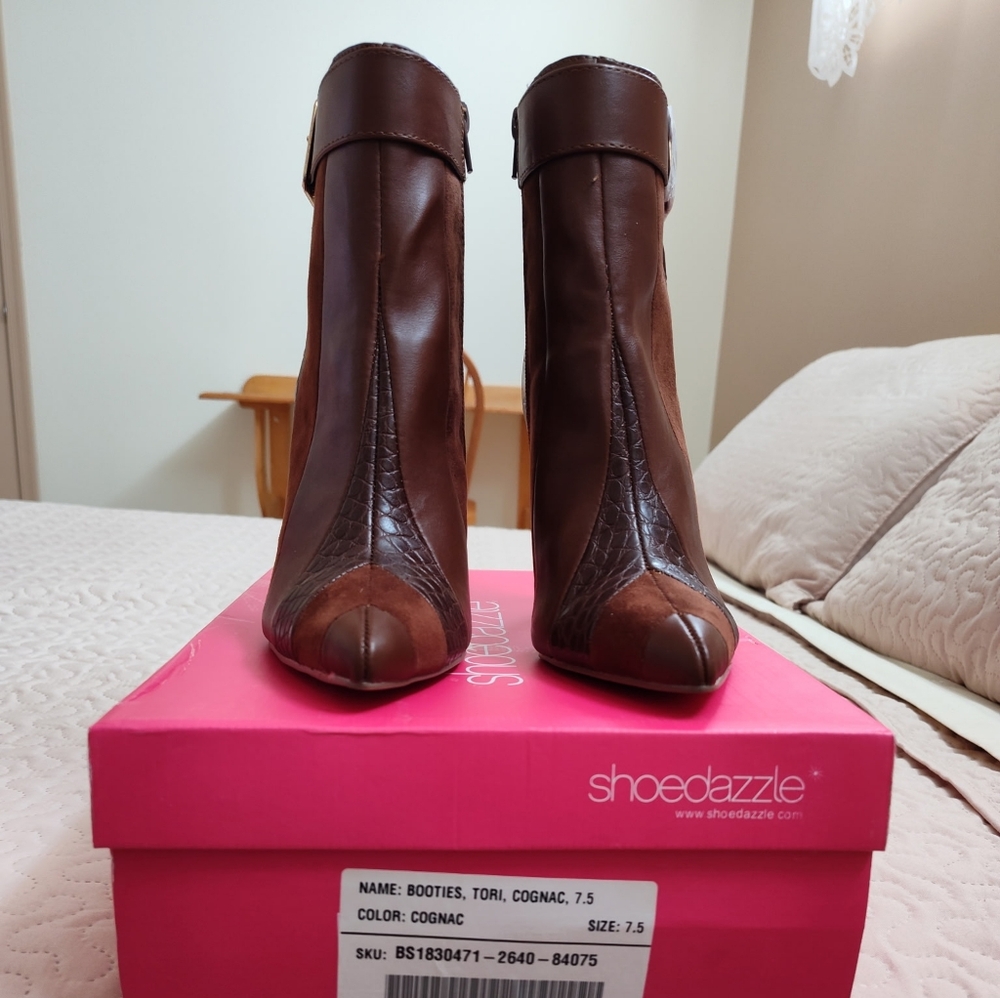 Shoe Dazzle Cognac Ankle Booties